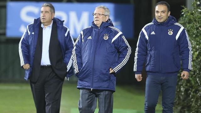 Fenerbahçeli taraftarlardan protesto