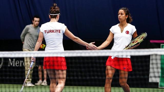 Çağla ve İpek Avustralya Açık'a elemelerin ilk turunda veda etti