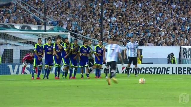 Copa Libertadores'te harika bir frikik organizasyonu