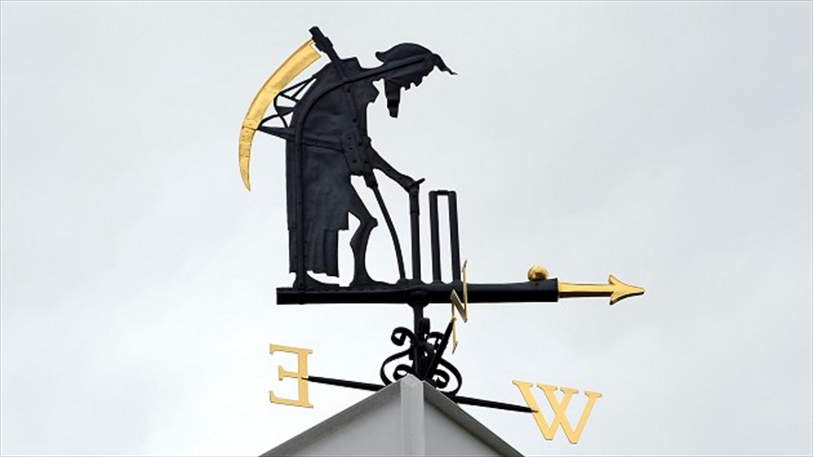 Wind flattens Father Time at Lord's - Eurosport