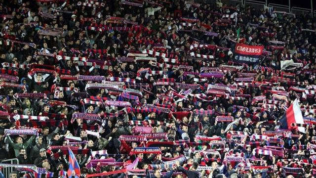 Cagliari exclut trois supporters à vie pour des cris racistes