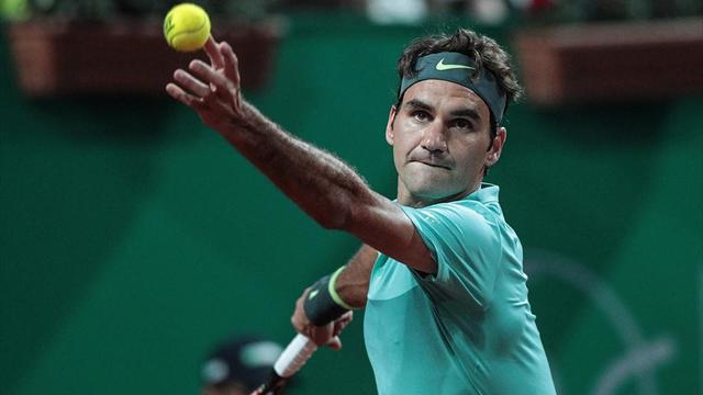 Federer, çok zorlansa da yarı finale yükseldi