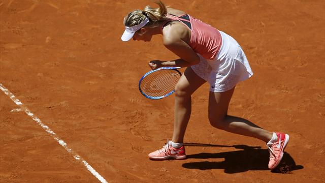 Sharapova, Wozniacki engelini de aştı