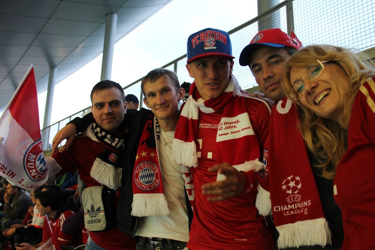 Die Roten Fans с Тобиасом Швайнштайгером в Мюнхене