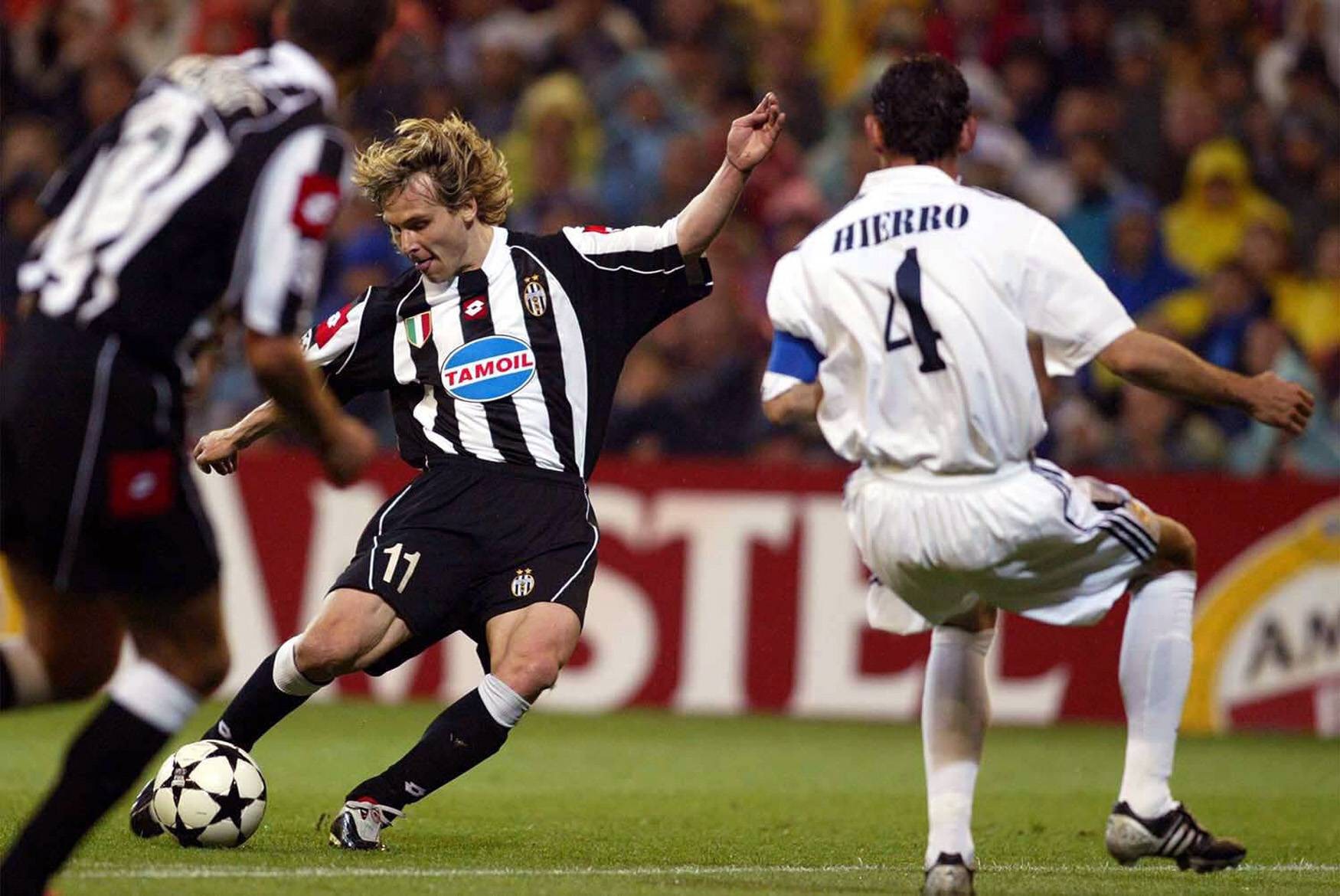 Nedved, într-un Real Madrid - Juventus, în 2003