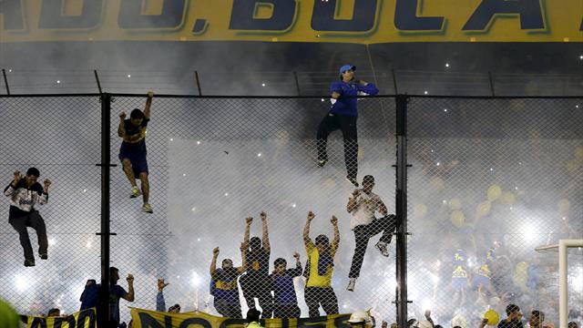 Boca Juniors - River Plate maçı tatil edildi