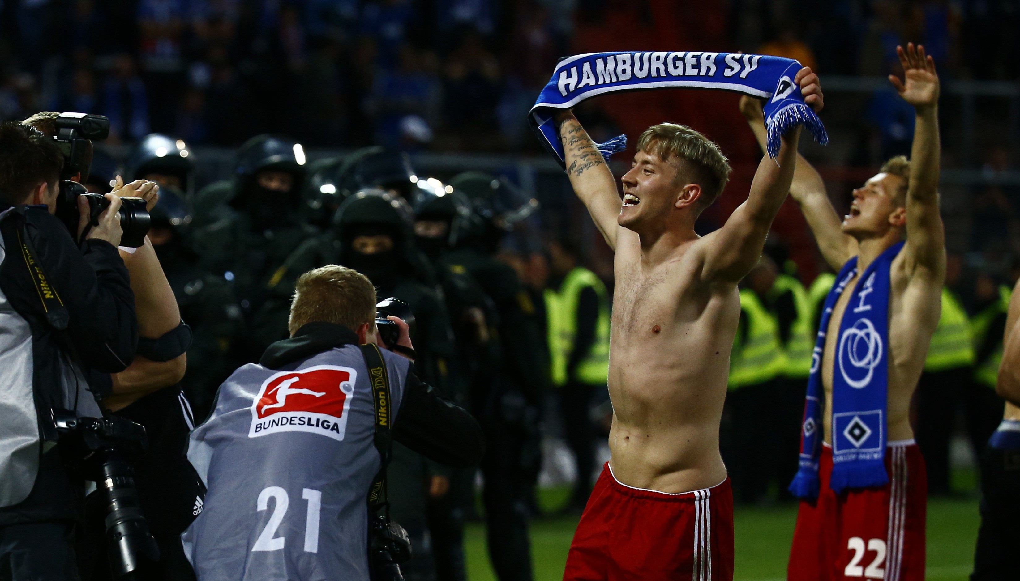 Hamburg SV's Lewis Holtby holds up a scarf nex to Matthias Ostrzolek (R) as they celebrate after their German Bundesliga second leg relegation playoff soccer match against Karlsruhe SC in Karlsruhe, Germany June 1, 2015