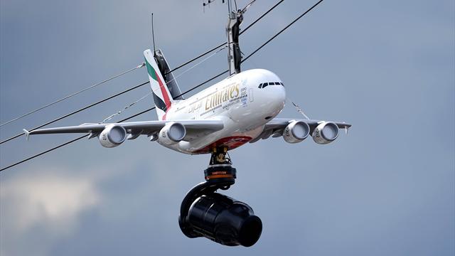 Mysterious 'backwards-flying' plane at Roland Garros baffles fans, annoys players