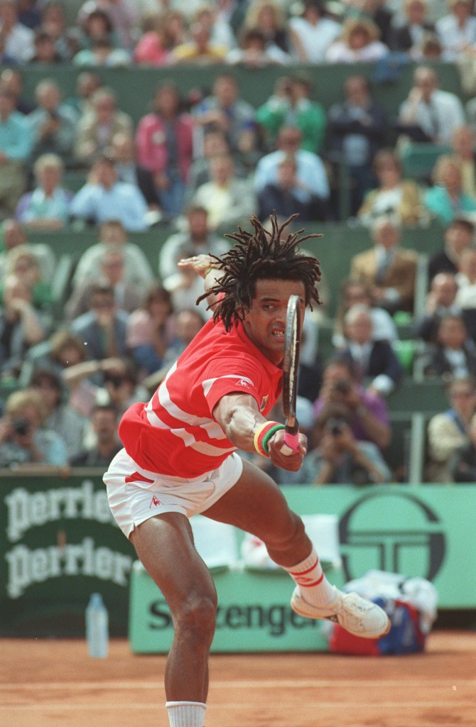 Yannick Noah di rosso vestito