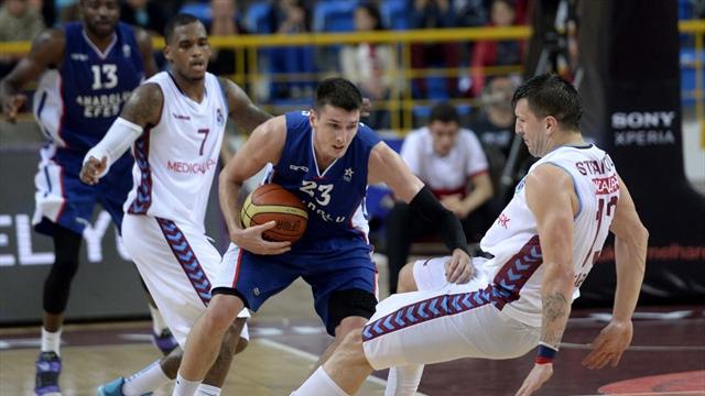 Trabzon'da kazanan Anadolu Efes adını finale yazdırdı