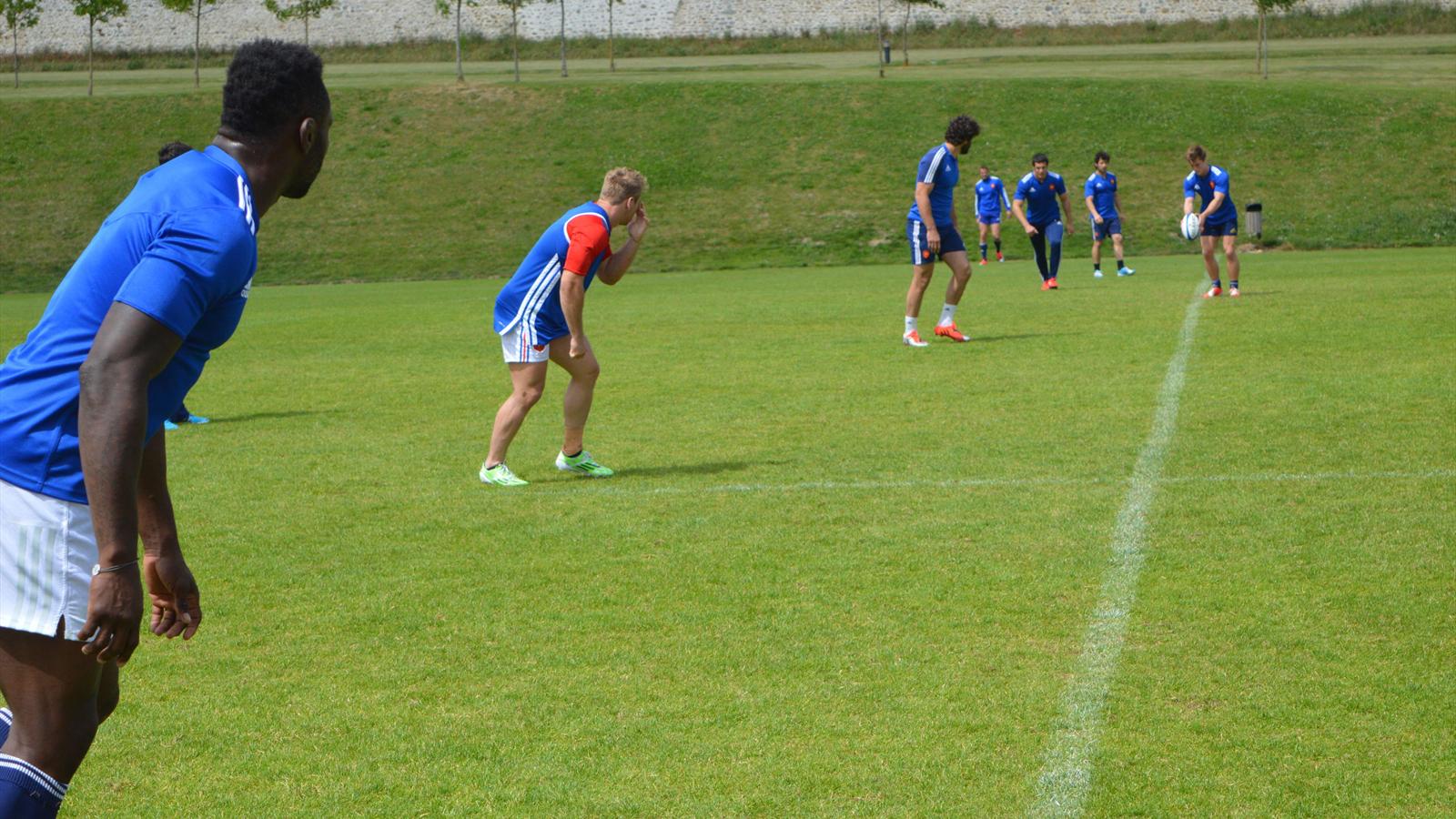 Travail sur les coups d'envoi avec Ouedraogo, O'Connor et Parez