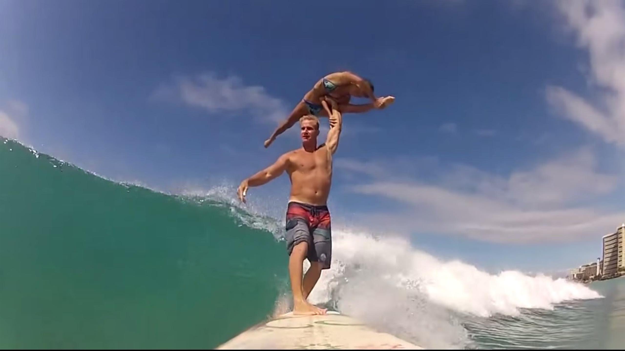 Спортивный протез. Девушка бежит. Спорт видео жизнь. Спорт видео жизнь. Спорт видео жизнь.