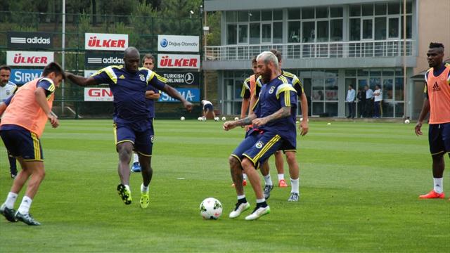 Fenerbahçe 8 eksikle çalıştı