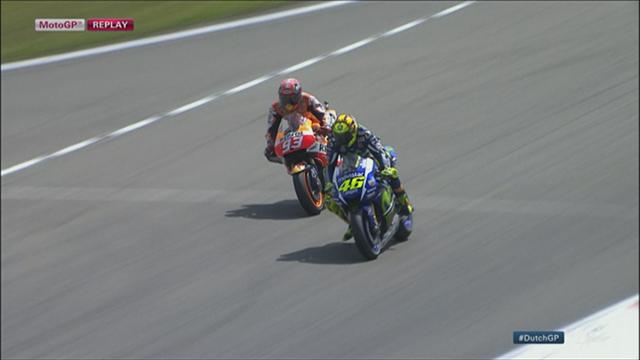 Rossi-Marquez, sportellata al limite all'ultima curva