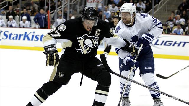 Kessel e Sheary spazzano via gli squali in gara-2
