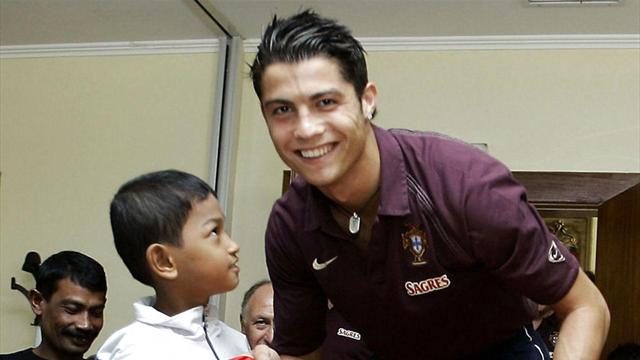 Tsunamiden kurtulan Martunis artık Sporting Lisbon'da