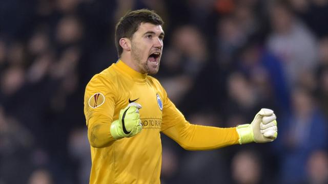 Valencia sign Australian international goalkeeper Matthew Ryan
