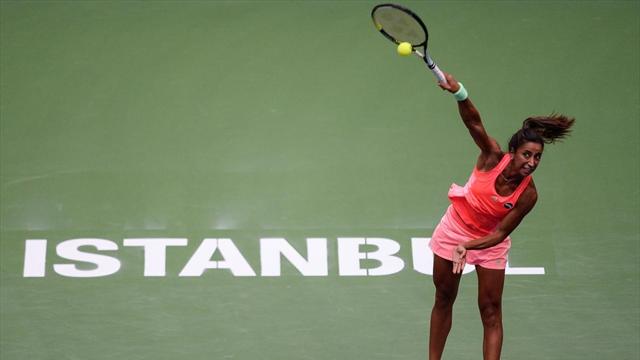 Çağla Büyükakçay, Hantuchova'ya üç sette yenildi