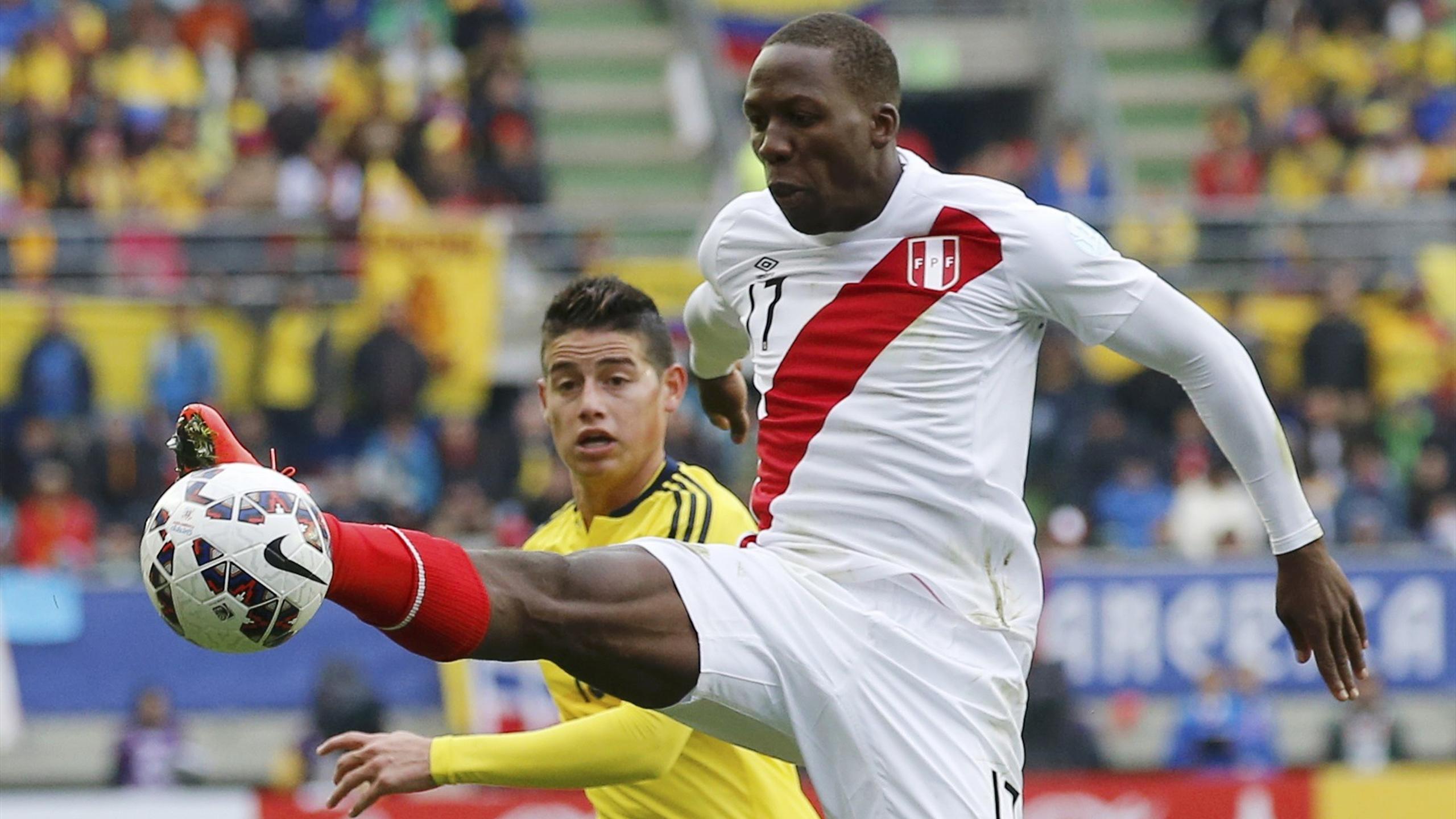 Самый быстрый футболист 2021. Самый быстрый футболист в мире. Киллиан мбаппе чм. Advincula футболист. Топ самых быстрых футболистов.