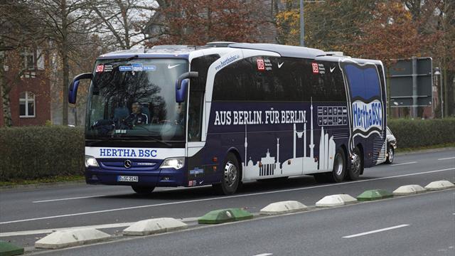 El autobús del Hertha, tiroteado por un motorista en un extraño suceso
