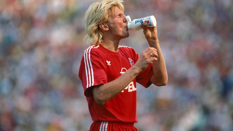 Kein Tag Wie Jeder Andere Stefan Effenberg Sieht Die Erste Gelb