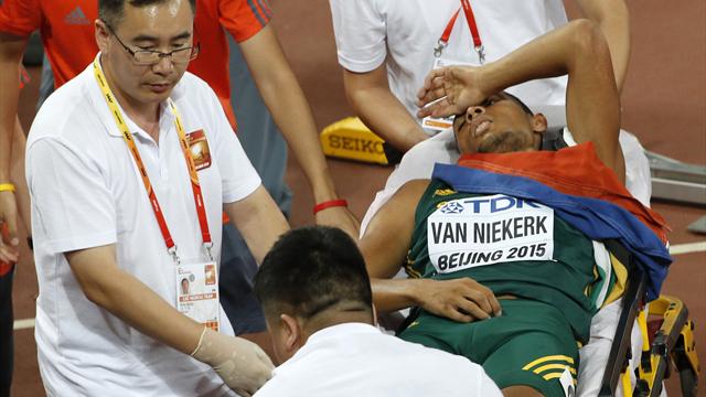 Wayde van Niekerk collapses after winning gold, taken to hospital