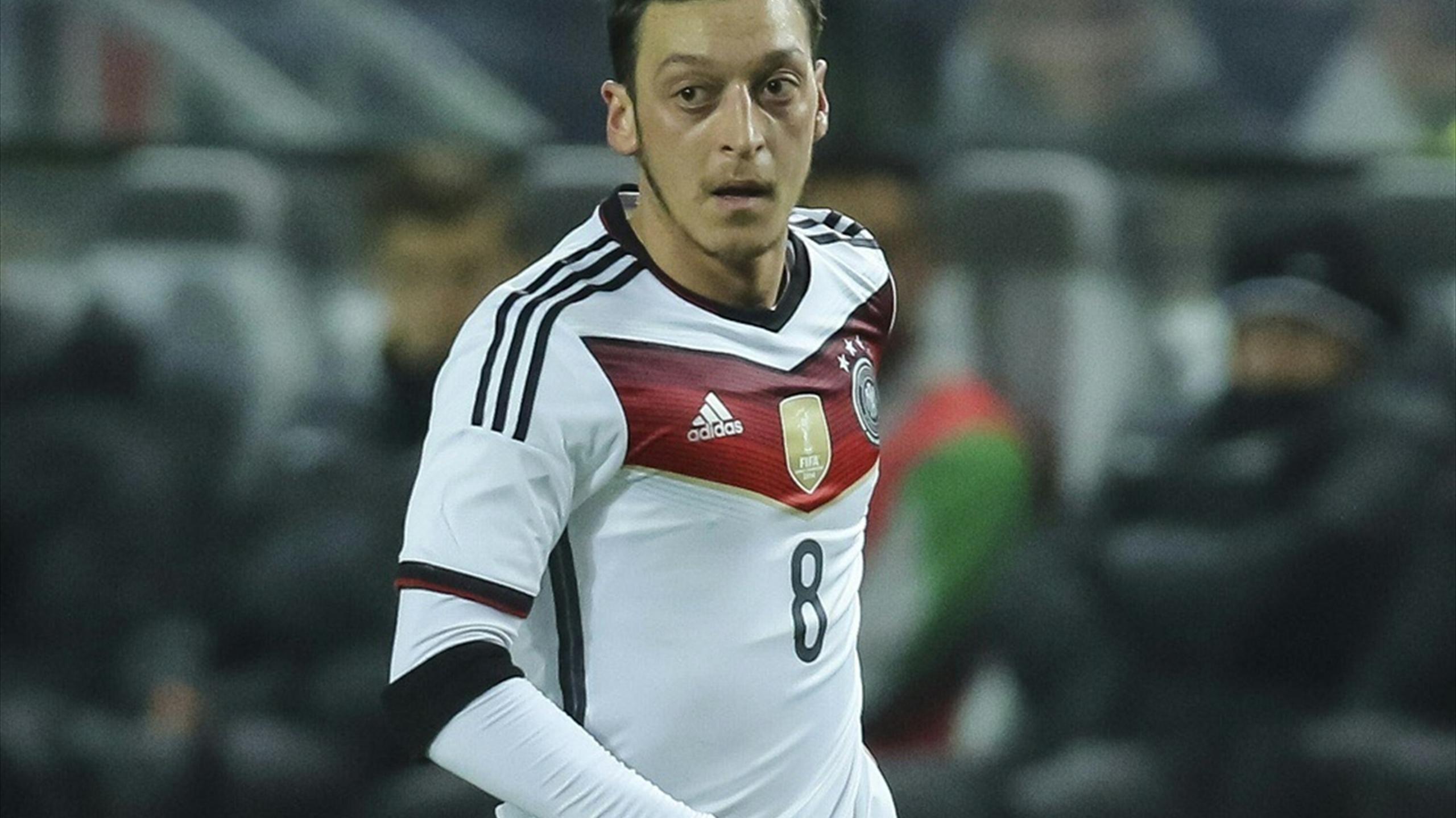 DFB-Team: Mesut Özil zum vierten Mal Nationalspieler des Jahres - Eurosport