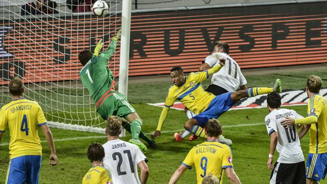 Austria qualify after crushing Sweden