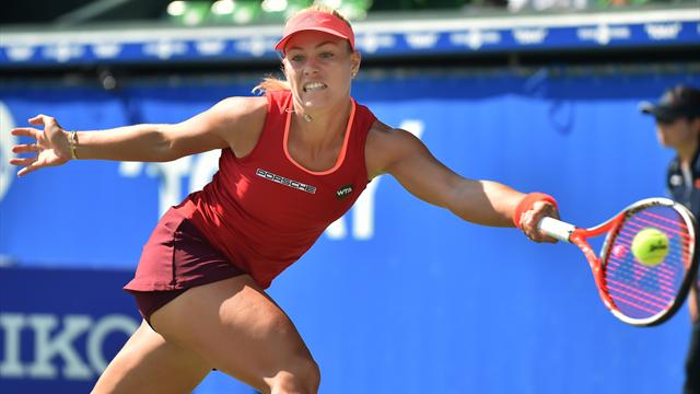Kerber müht sich eine Runde weiter