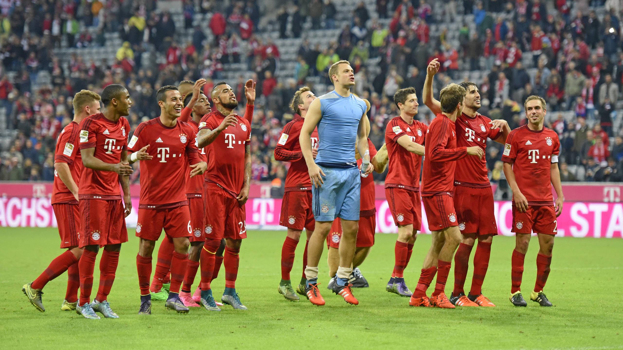 Nike Foto von FC Bayern Stars Arturo Vidal, Jérôme Boateng Nike Foto von FC Bayern Stars Arturo Vidal, Jérôme Boateng