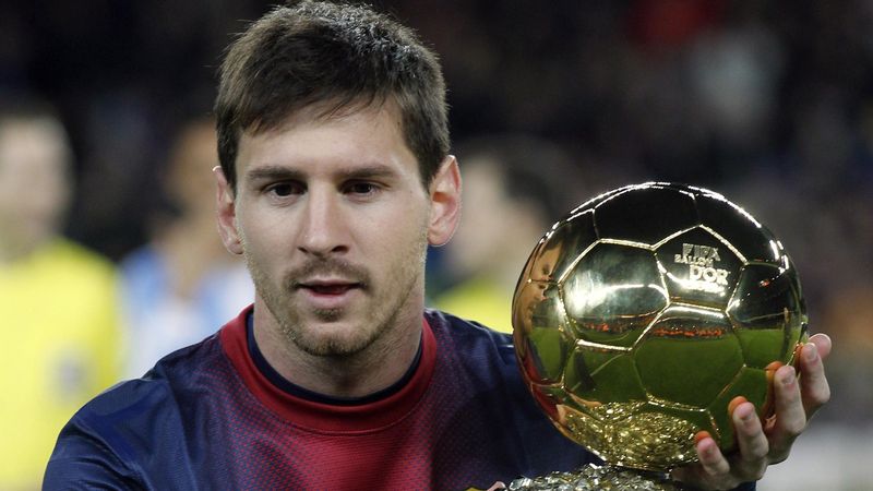 Barcelona's soccer player Lionel Messi shows his Ballon d'Or (Golden Ball) trophy to the crowd after winning the FIFA World Player of the Year 2012, before their Spanish King's Cup soccer match against Malaga at Nou Camp Stadium in Barcelona January 16, 2