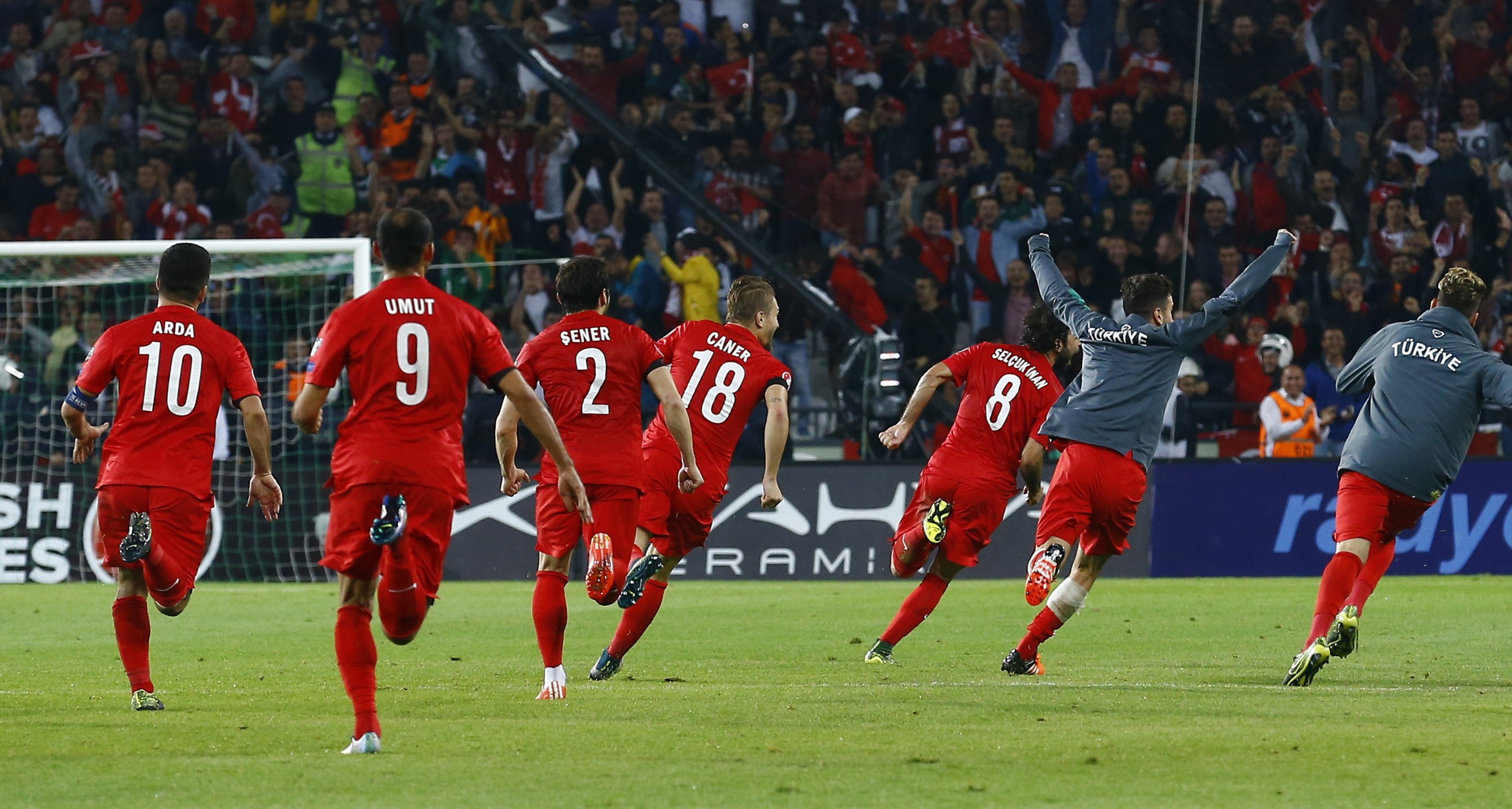 Selçuk İnan'ın İzlanda karşısında 89. dakikada frikikten attığı gol, Türkiye'yi Euro 2016'ya taşıyor.