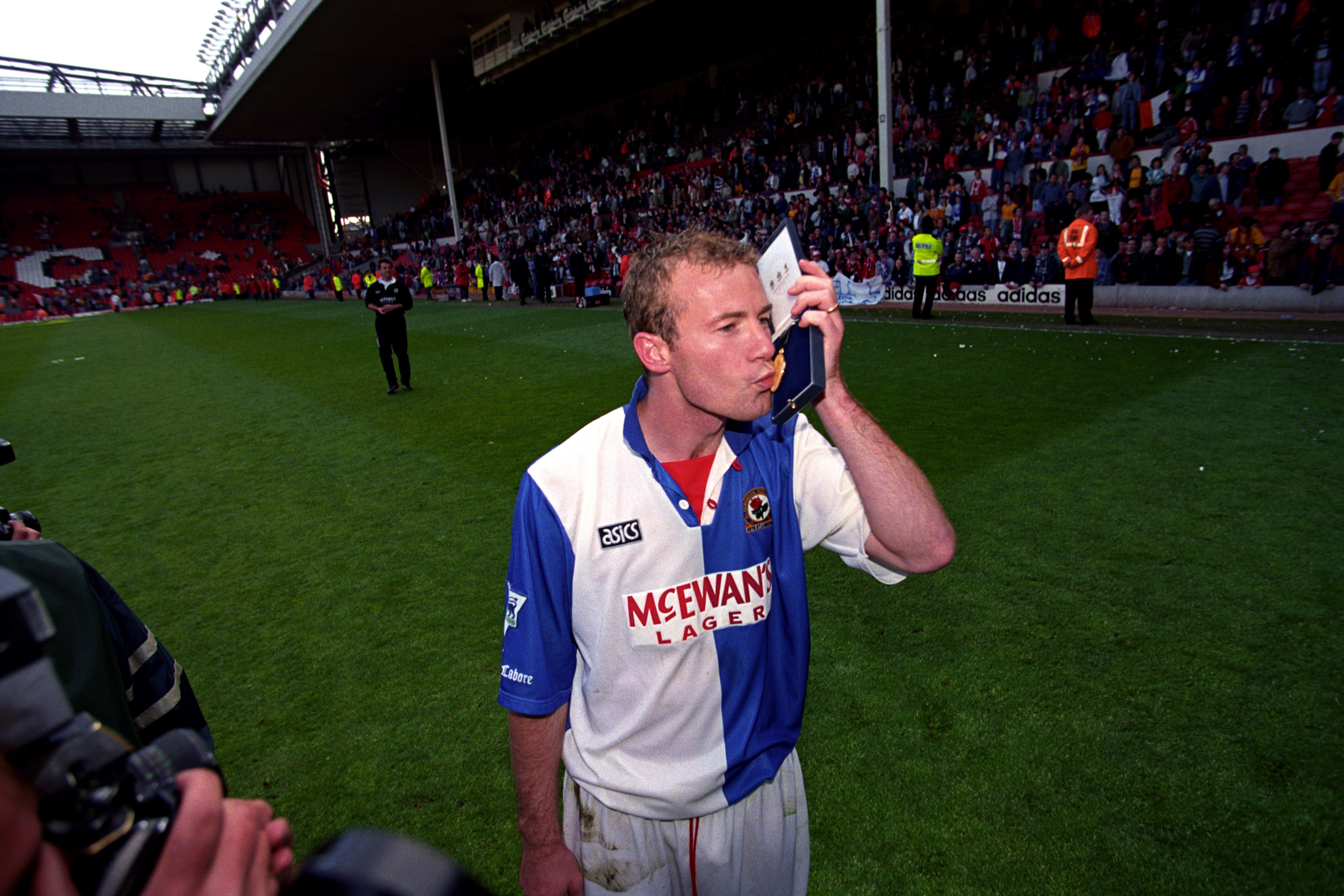 Blackburn Rovers striker Alan Shearer kisses his Premiership winners medal