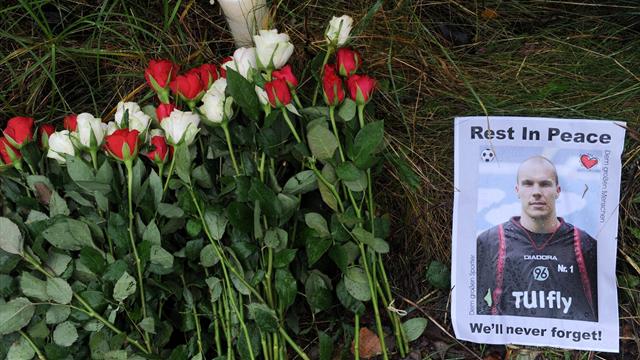 "Er ist unvergessen": Gedenken an Robert Enke