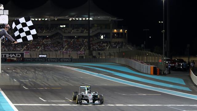 Rosberg termine la saison en beauté