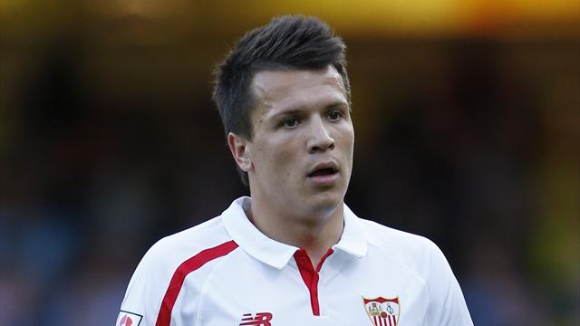 Sevilla dominate nine-man Valencia in one-sided affair