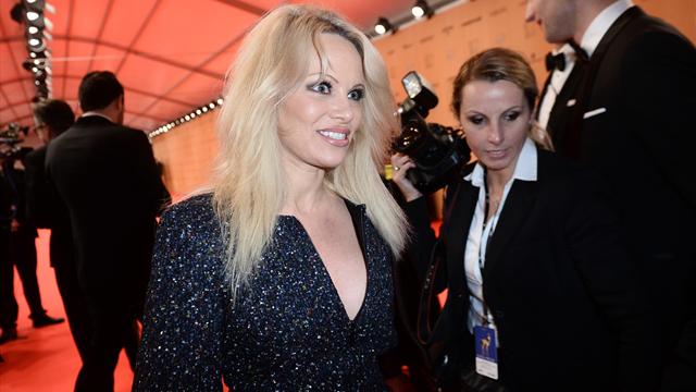 Notre Dame : Pamela Anderson s'insurge contre le gala de l'OM fondation Notre Dame : Pamela Anderson s'insurge contre le gala de l'OM fondation