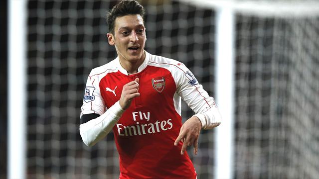 Edicola: clausola anti-Barcellona nel contratto di Özil, United: chieste le dimissioni a van Gaal