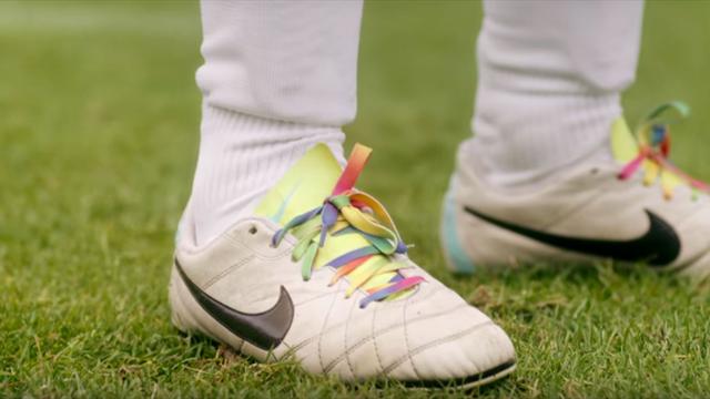 Des lacets arc-en-ciel contre l’homophobie et l’intolérance