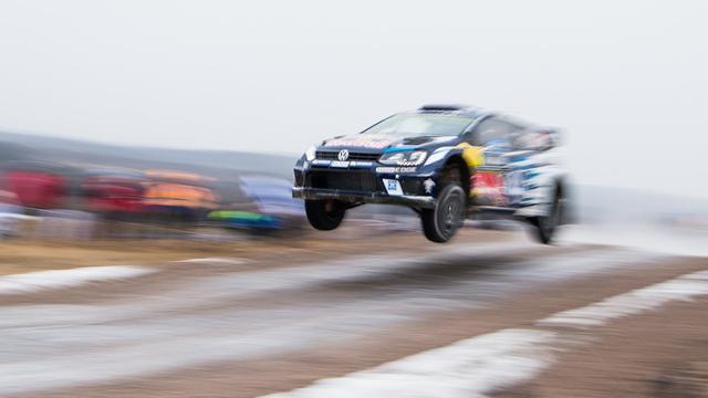 Ogier à la faute mais quand même leader