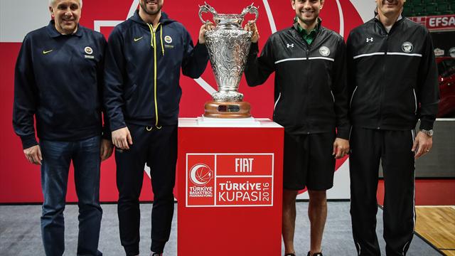 Antrenör ve kaptanlar finalden önce buluştu