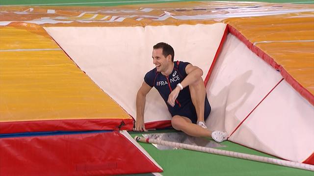 A 6,17m, Lavillenie s'est fait une belle frayeur en retombant dans la fosse A 6,17m, Lavillenie s'est fait une belle frayeur en retombant dans la fosse