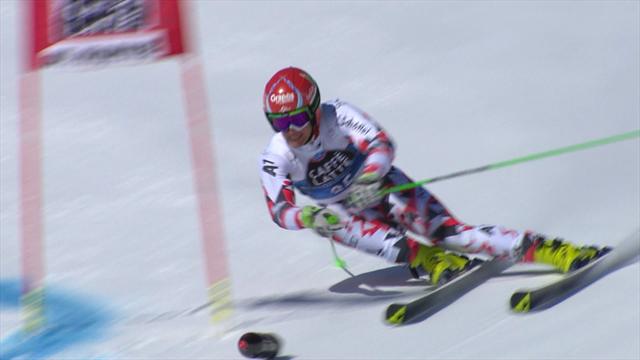 Roland Leitinger ostacolato da una bottiglia in pista Roland Leitinger ostacolato da una bottiglia in pista