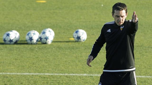 Oficial: El Valencia destituye a Gary Neville y Pako Ayestarán será su sustituto