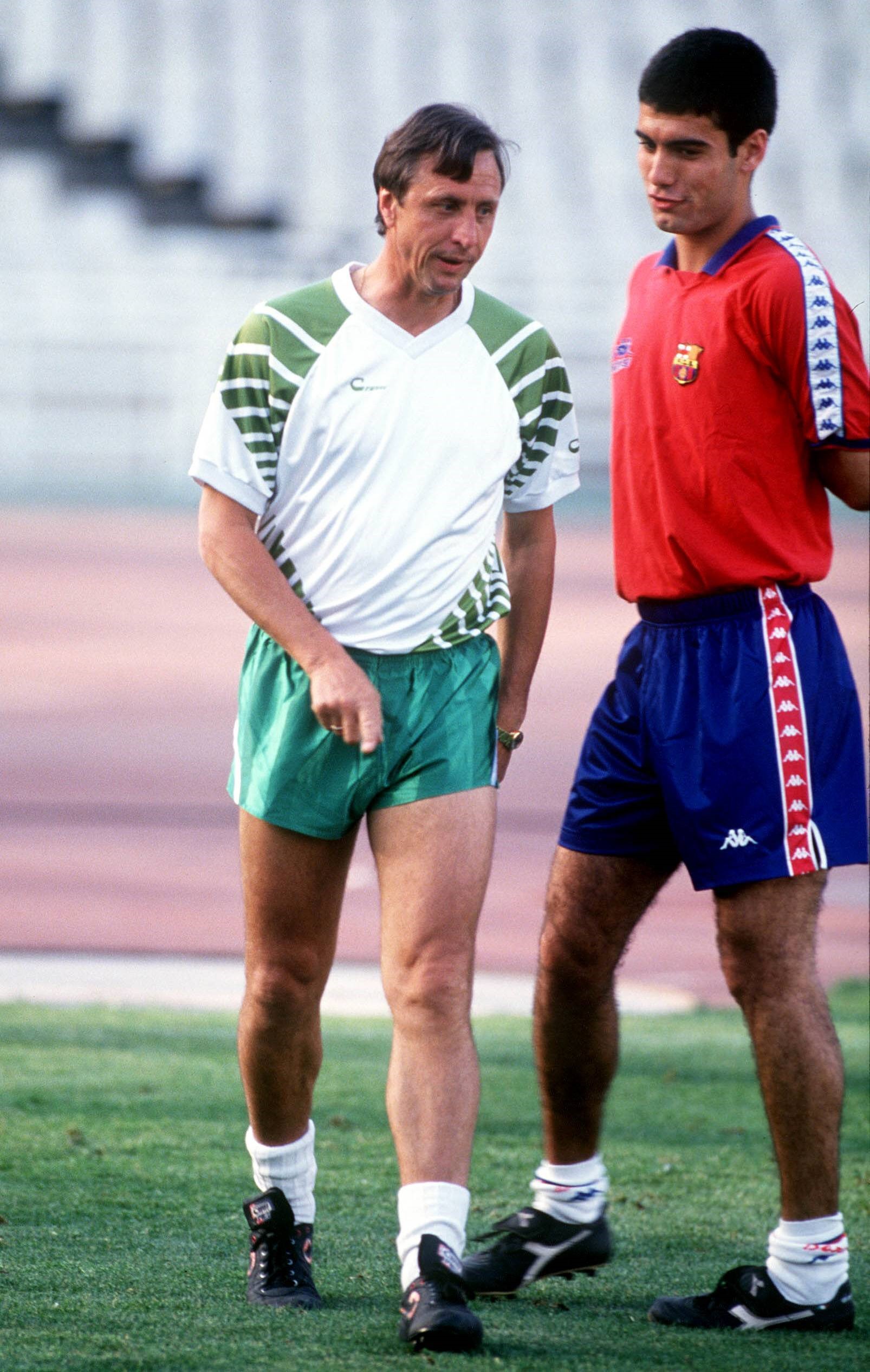 Johan Cruyff avec Pep Guardiola à l'entraînement du Barça