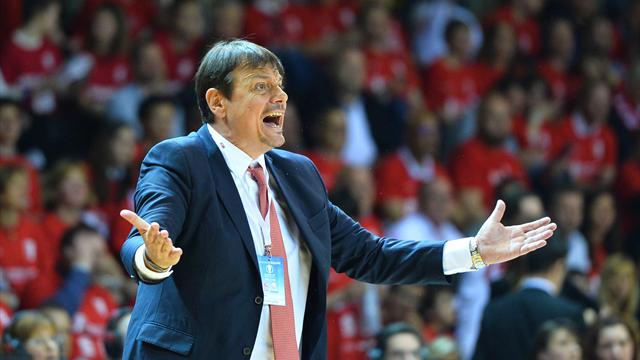 Ergin Ataman: Herkesin gönlünde bir Türk takımının kupayı kazanması var