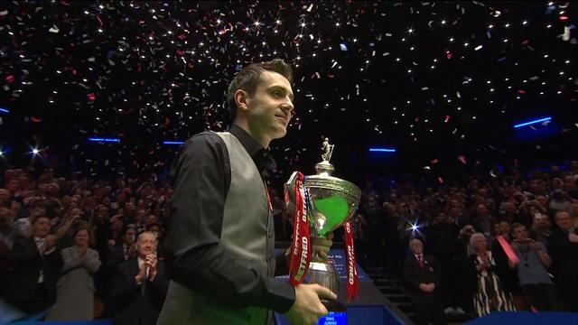 Mark Selby'nin şampiyonluk serisi ve Leicester bayraklı kutlaması Mark Selby'nin şampiyonluk serisi ve Leicester bayraklı kutlaması