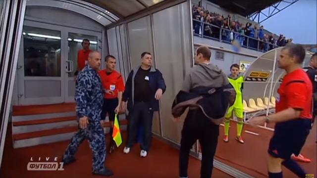 Зозуля напал со спины на арбитра, спровоцировав драку после матча «Днепра» с «Зарей»