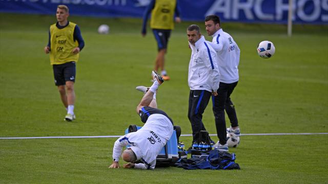 Malgré la tempête, les Bleus ont tenté de garder le cap... ou fait comme si