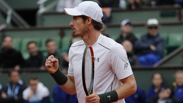 Superb Murray moves two sets up on Wawrinka in semi-final